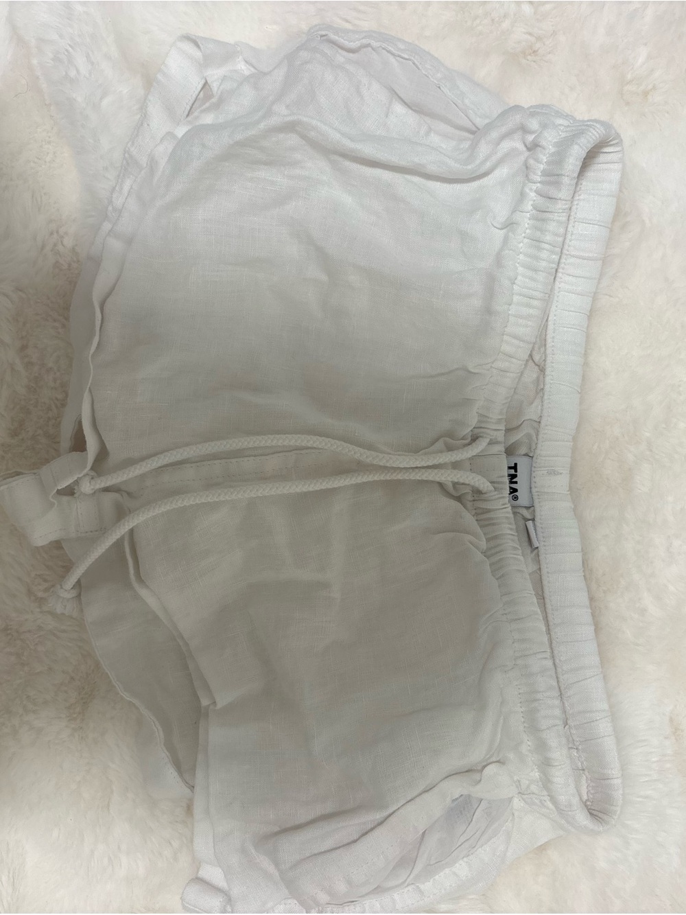Aritzia TNA White Elastic-Waist Shorts
